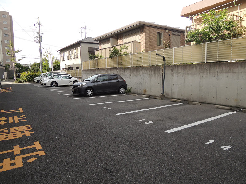 ハイツホロン 駐車場