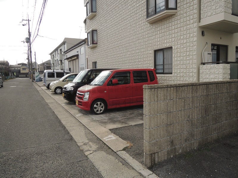 ヴィラ赤とんぼ 駐車場