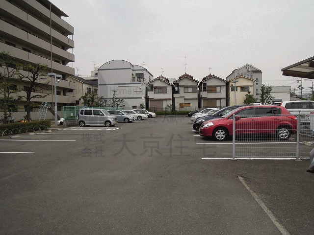 ガーデン成法 駐車場