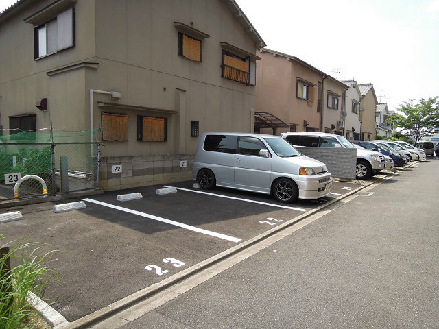 カーサフィオーレ壱番館 駐車場