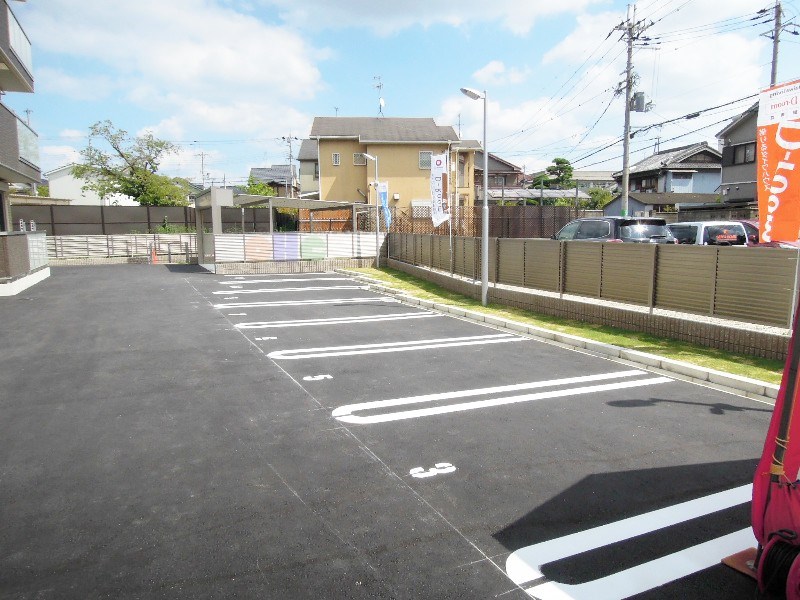 ボース・ウィングス久宝寺 駐車場