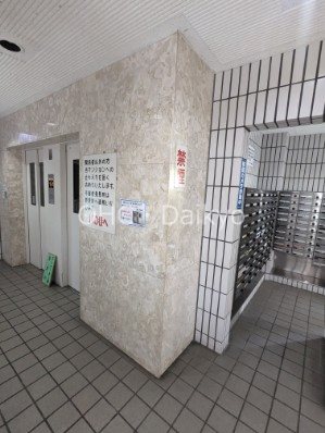 ファミールハイツ八尾 エントランス