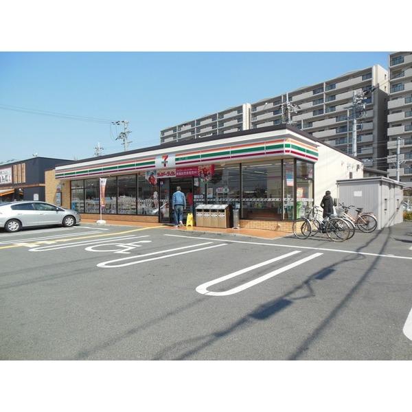 メゾンドールヤマヒデ参番館 コンビニ