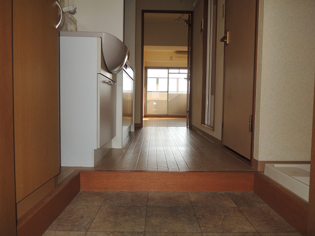 クレール東本町 玄関
