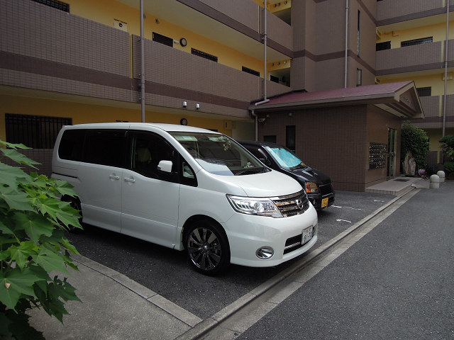 カーサフィオーレ弐番館 駐車場
