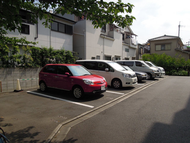 カーサフィオーレ弐番館 駐車場