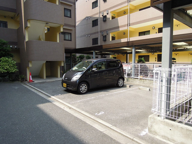カーサフィオーレ弐番館 駐車場