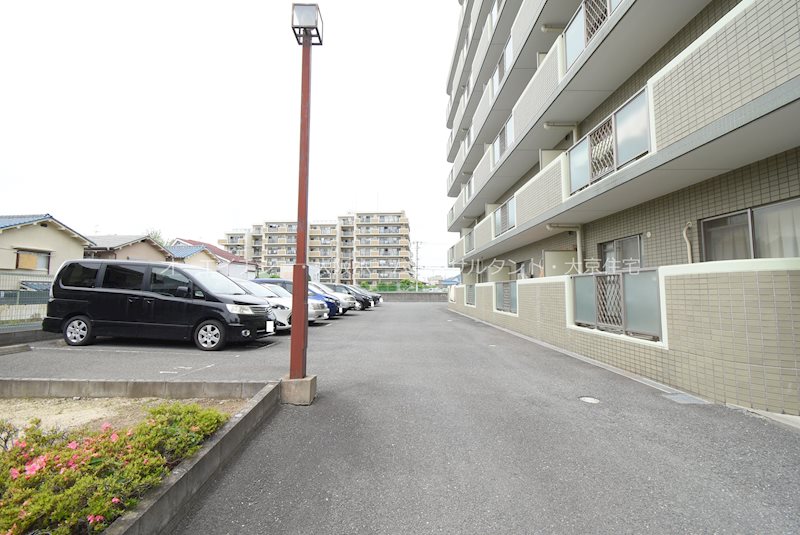 ヴェルデュール石切 駐車場