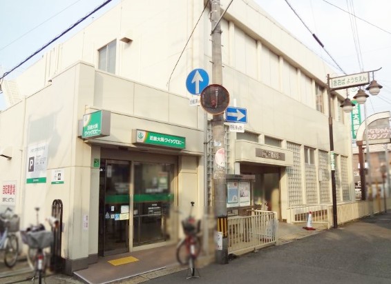  シャーメゾン　美登  銀行