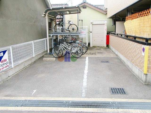 フイオレ源氏ヶ丘 駐車場