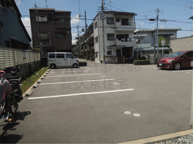 大阪府東大阪市上六万寺町1-26 駐車場