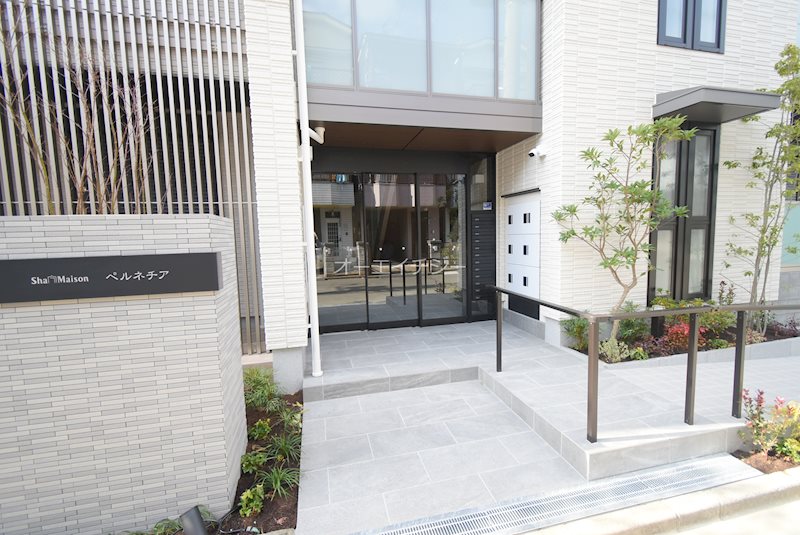 大阪府東大阪市下六万寺町１丁目431-1 エントランス