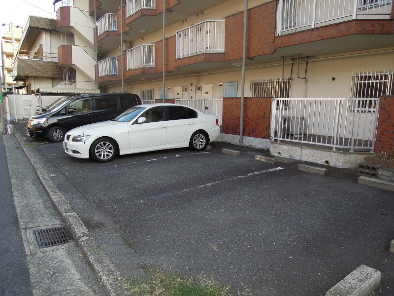 北本町パールハイツ 駐車場