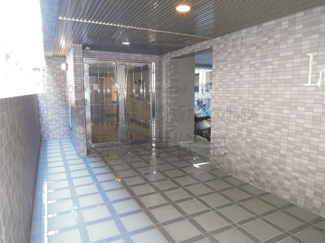 大阪府八尾市光町２丁目16 エントランス