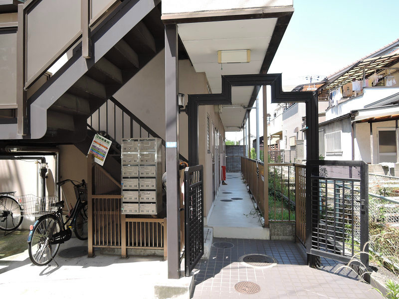 春日町西田マンション エントランス