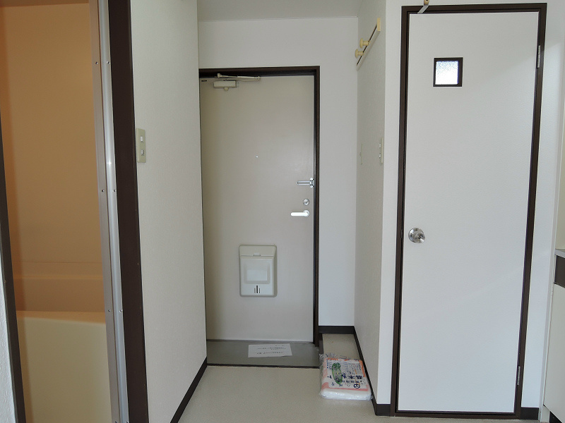 春日町西田マンション 玄関