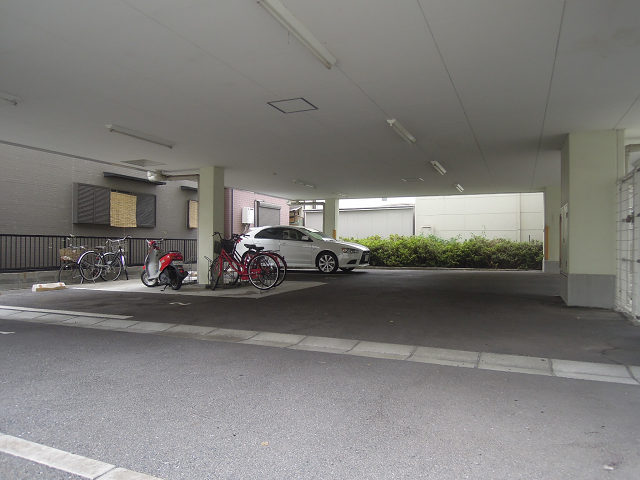 ベストレジデンス八尾 駐車場