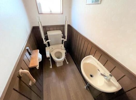 八尾市南本町２丁目戸建 トイレ