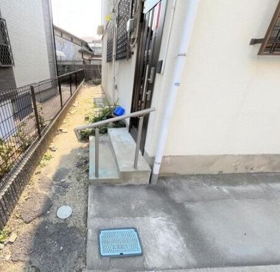 八尾市南本町２丁目戸建 エントランス