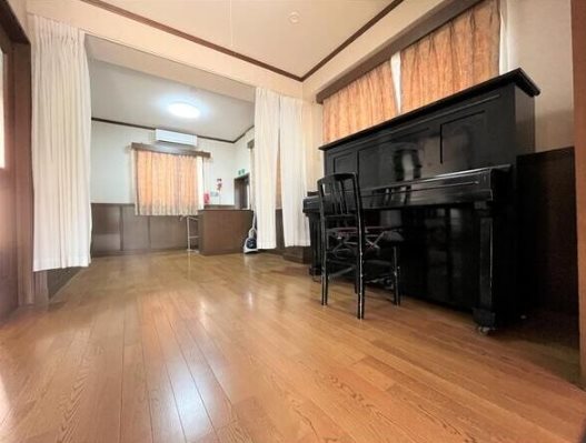 八尾市南本町２丁目戸建 リビング