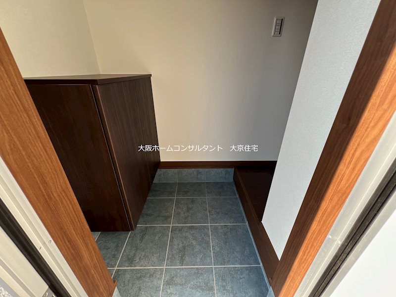 Tom’s garage  玄関
