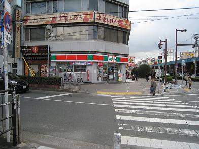 エストレヤ荒川 コンビニ