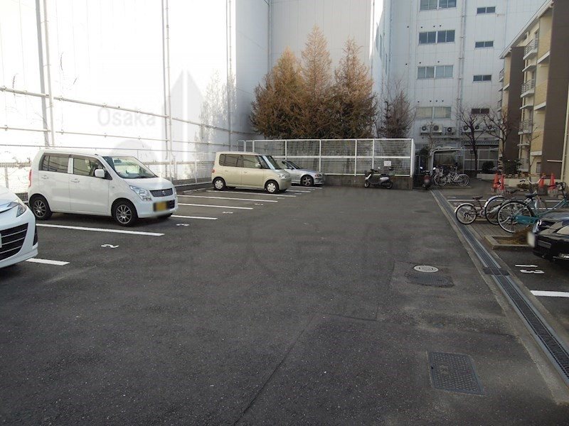 エスポワール八尾陽光園 駐車場