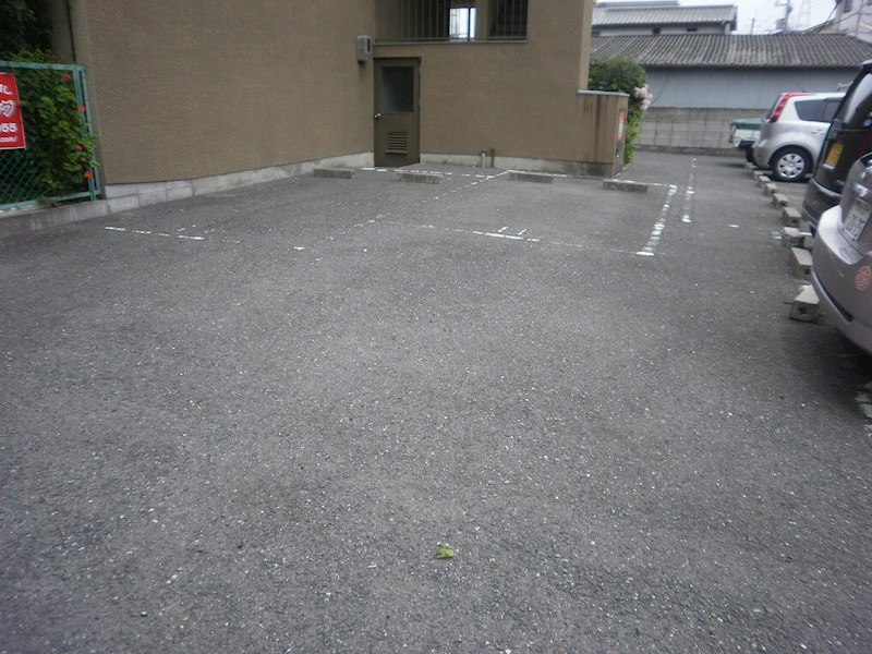 柴本マンション 駐車場