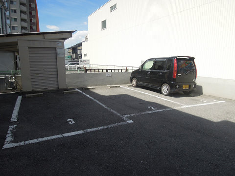 グランディエビス 駐車場