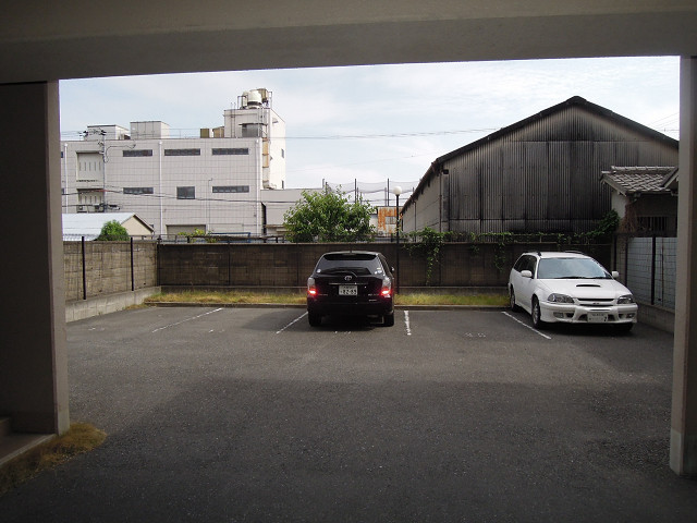 アビタシオン岸田  駐車場