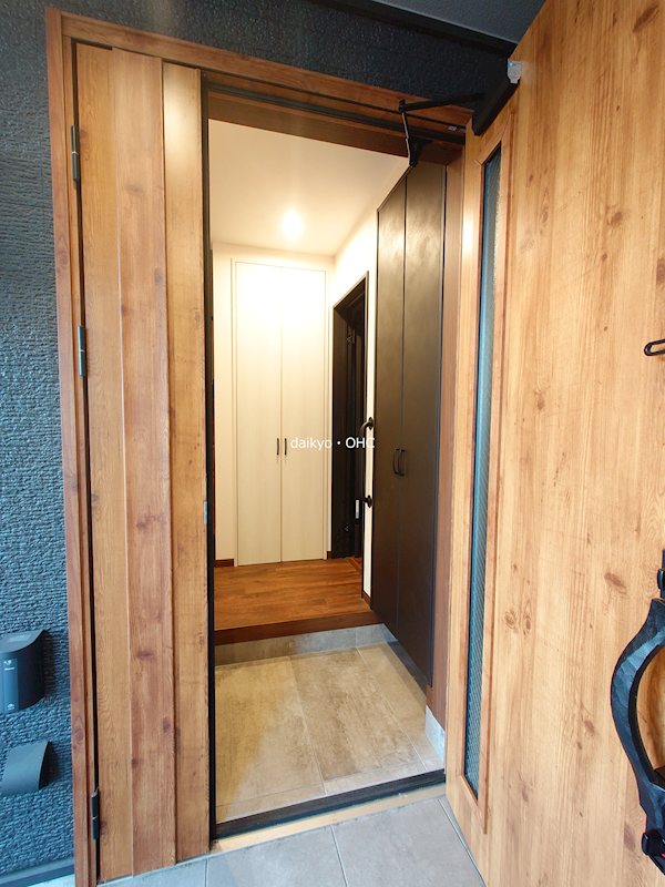 山本町南1丁目戸建 玄関
