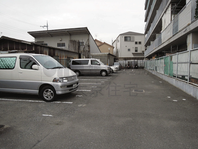 沼ハイツ 駐車場