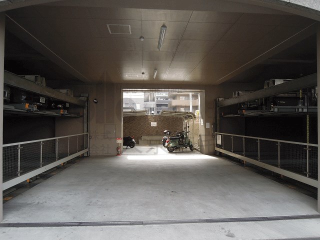ルミエール八尾Ⅱ 駐車場