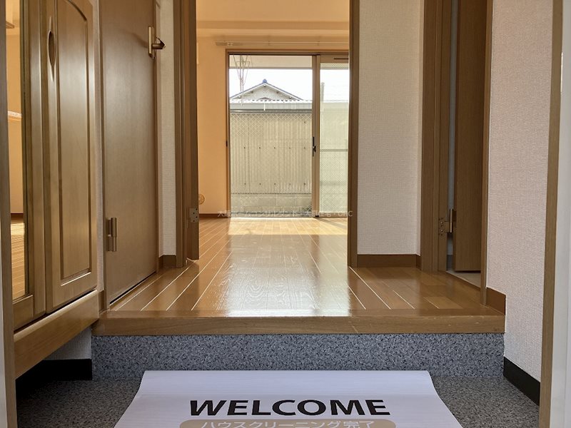 エストレノ 玄関