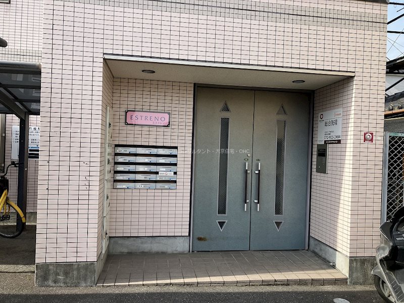 エストレノ エントランス