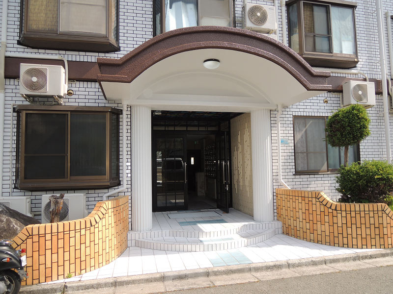 シティライフ柏原　 エントランス