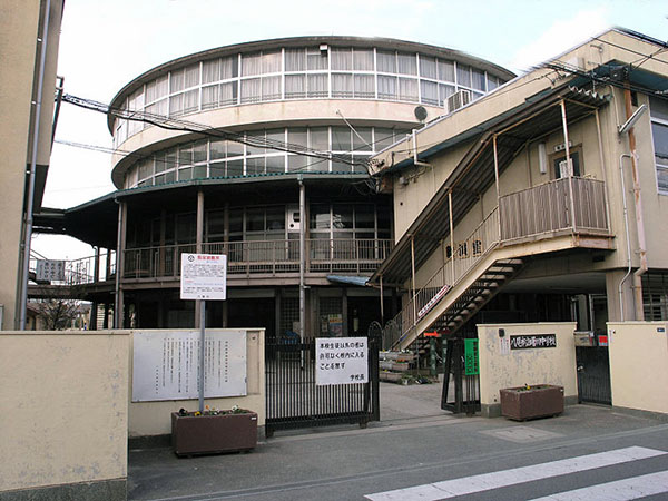 高安ハイツA棟 中学校