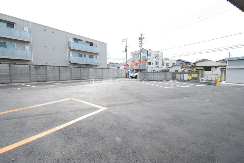 シャーメゾン　シャルム本町 駐車場