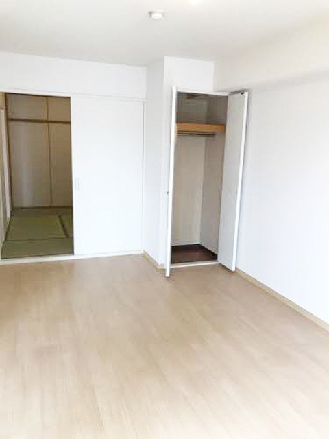 ドゥミール西山本 収納