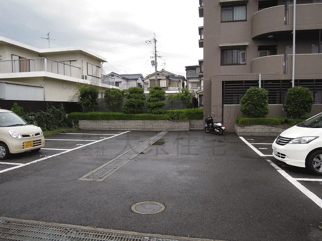 リープハーベン八尾木 駐車場
