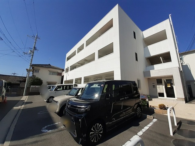 ラージ 駐車場