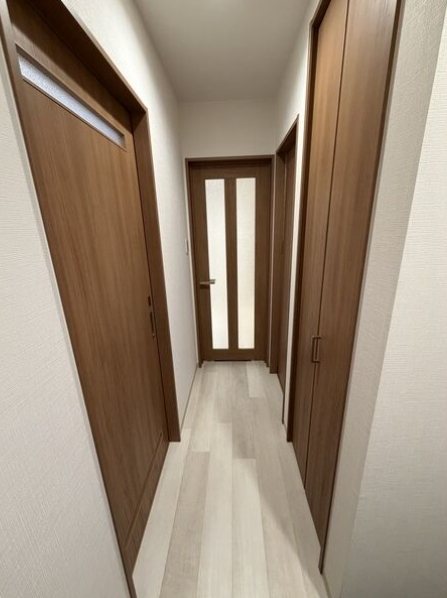 クレスト高安 玄関