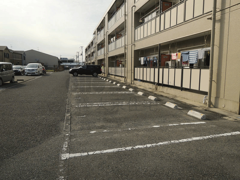 楠根スカイハイツ 駐車場