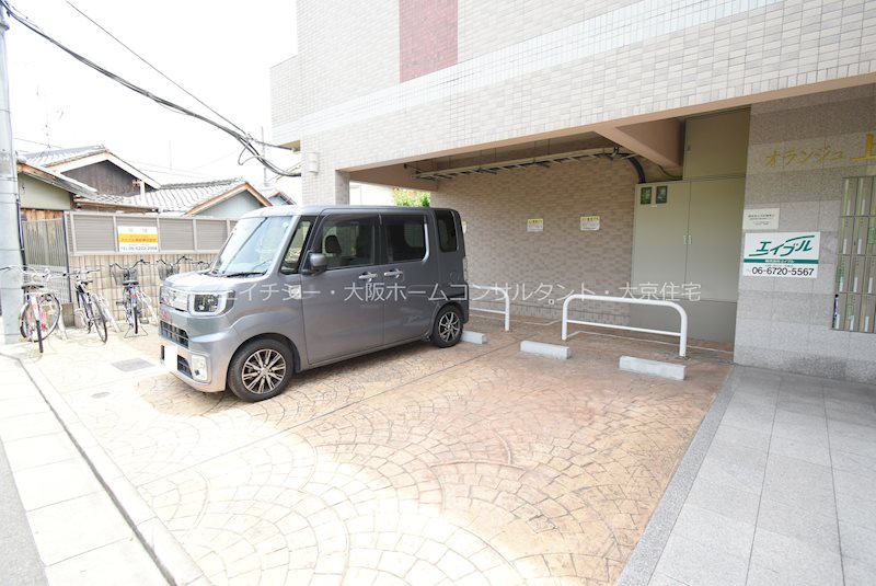 オランジュ上小阪 駐車場
