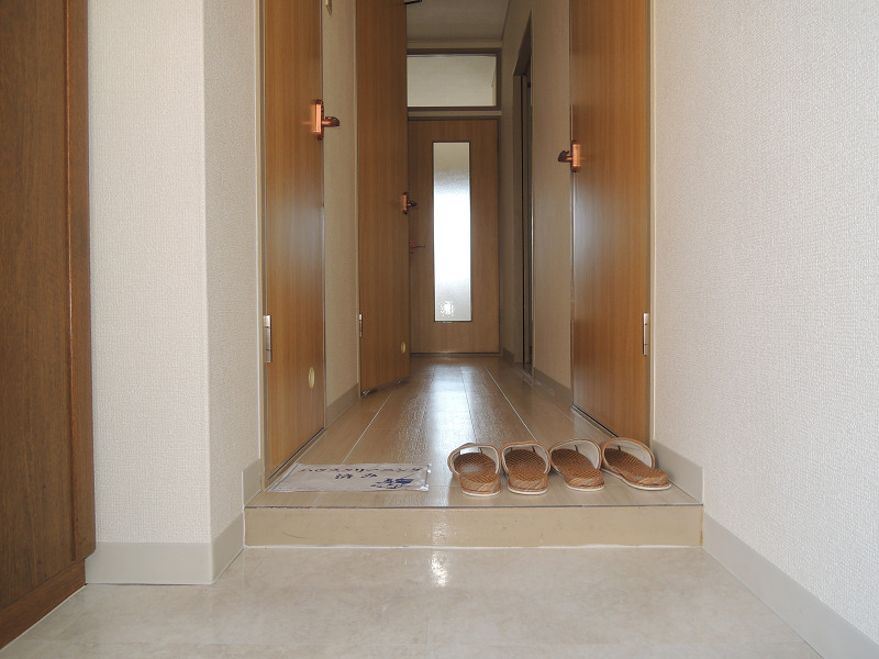 メゾンドールヤマヒデ弐番館 玄関