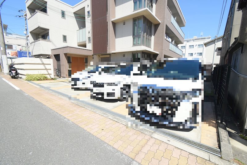 シャーメゾン拓 駐車場