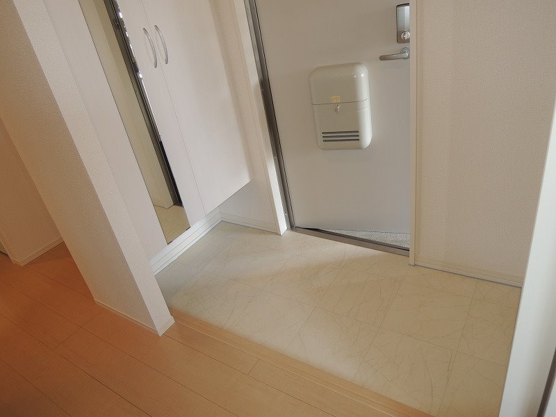 トリシア東太子 玄関