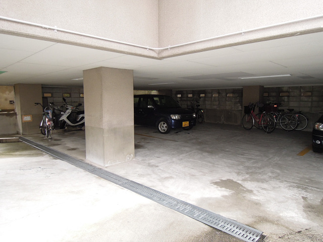 スタンヒル久宝園 駐車場