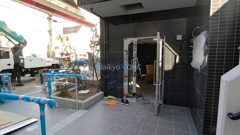 ヒルズ八尾本町 エントランス