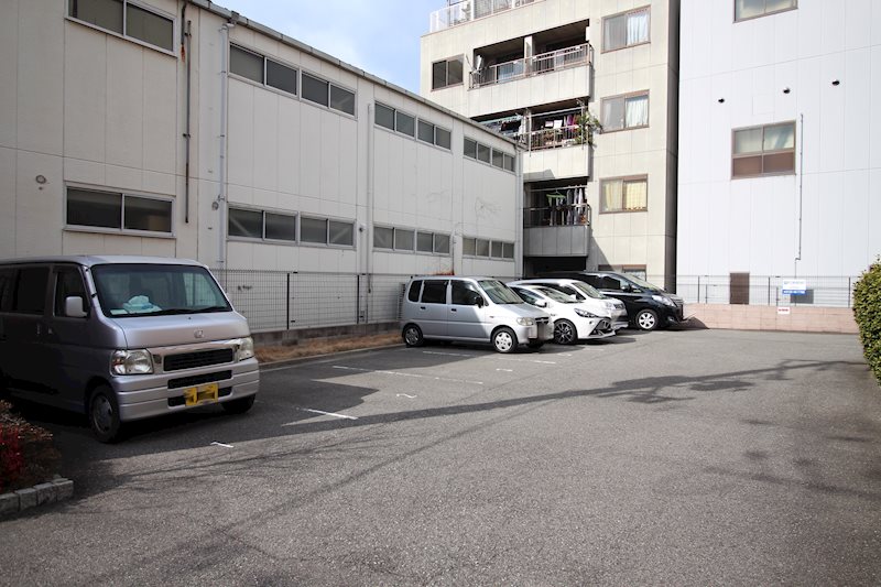 コンフォール平野 駐車場